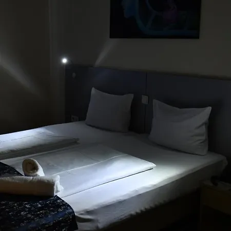 Muenchner Hof Otel 3*