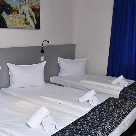 Muenchner Hof Hotel 3*