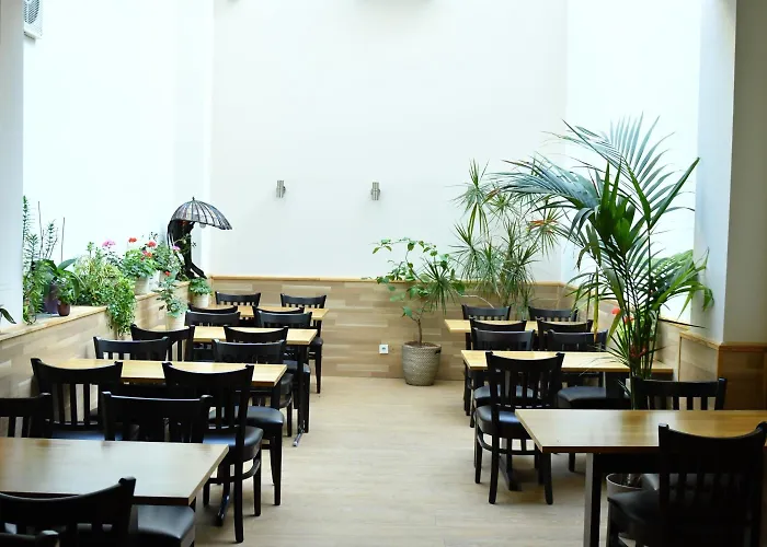 Muenchner Hof Otel 3*