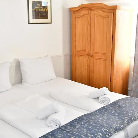 Muenchner Hof Hotel 3*