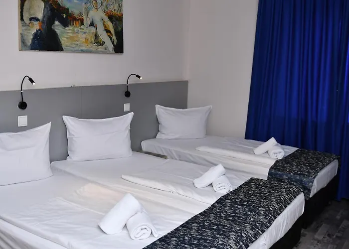 Muenchner Hof Отель 3*